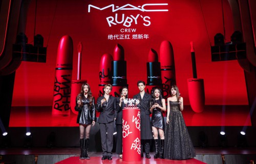 “绝代正红，燃新年”， M·A·C魅可RUBY红宝石系列全新上市
