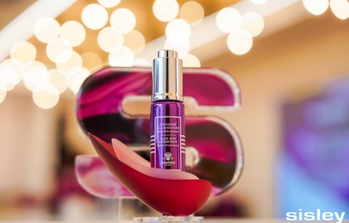 法国希思黎黑玫瑰弹润水光精粹璀璨面世