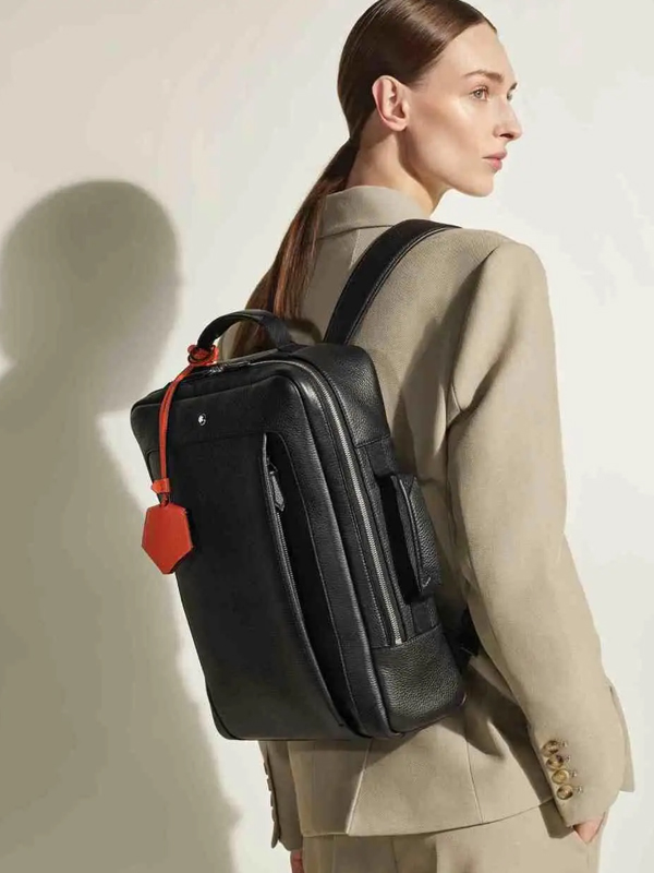 万宝龙2026春夏系列推出全新廓形双肩包